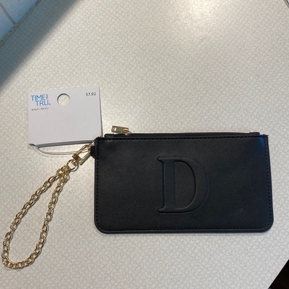 💜 Handbags - NEW “D” wristlet